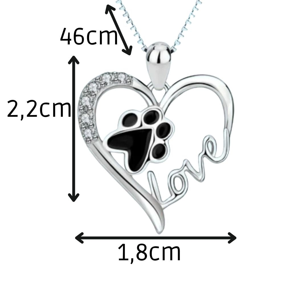 Collar de patita negra de perro o gato en el centro de un corazón que tiene la palabra love e incrustaciones de brillantes de TOUS