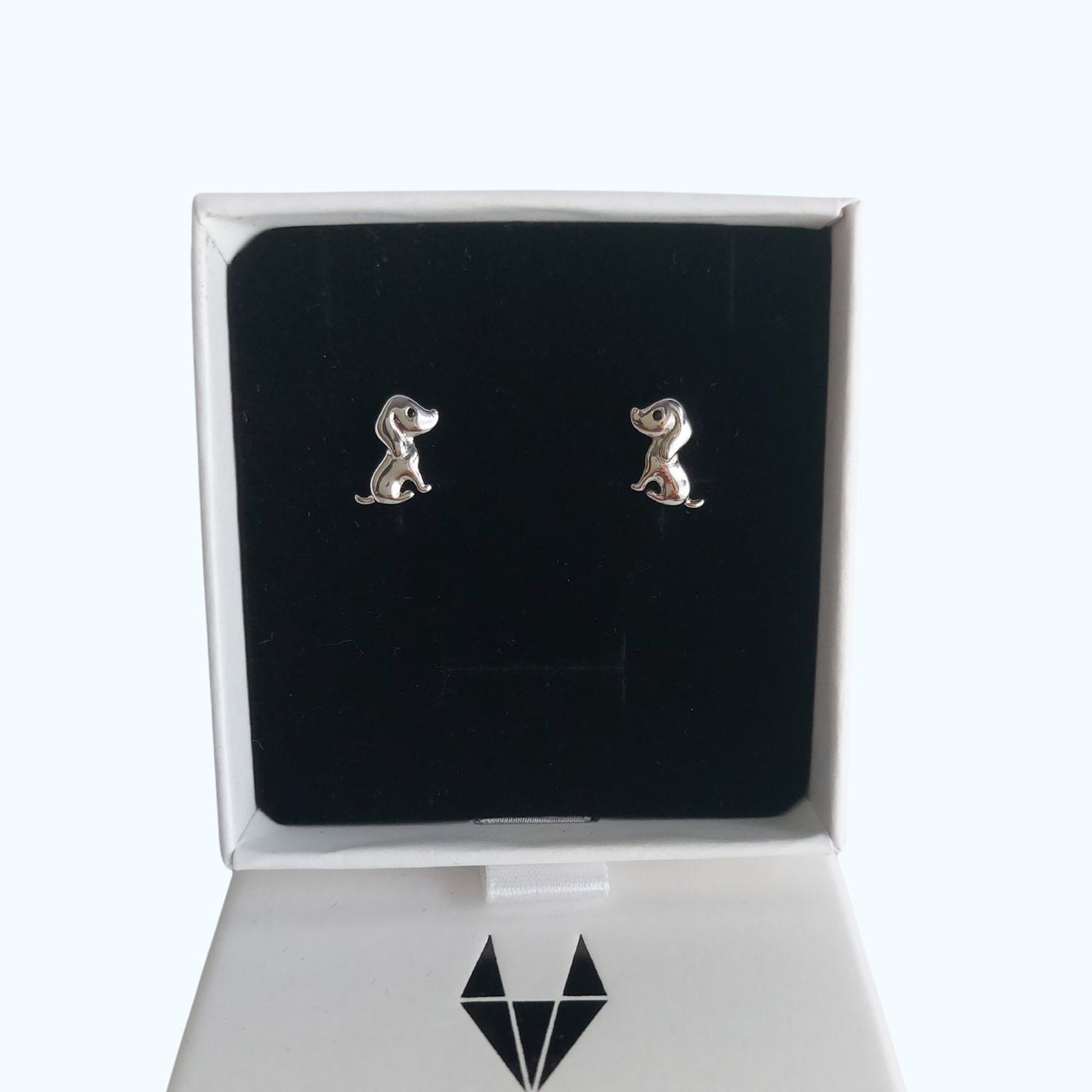 Pendientes de plata con forma de perrito en caja de regalo del corte inglés.