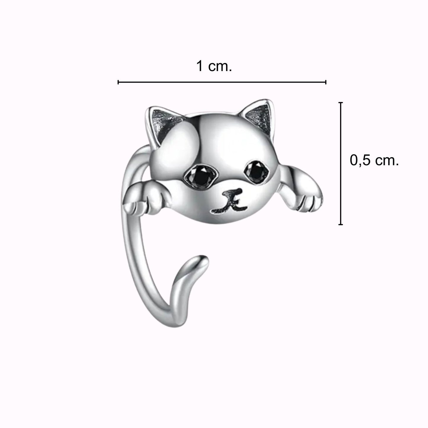 InfografÃa con pendiente de gatito de plata con las medidas 1 x 0.5cm.