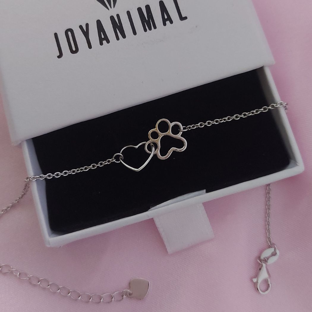 Pulsera de plata con huellitas de perrito o gatito y corazón en caja de regalo de el corte inglés