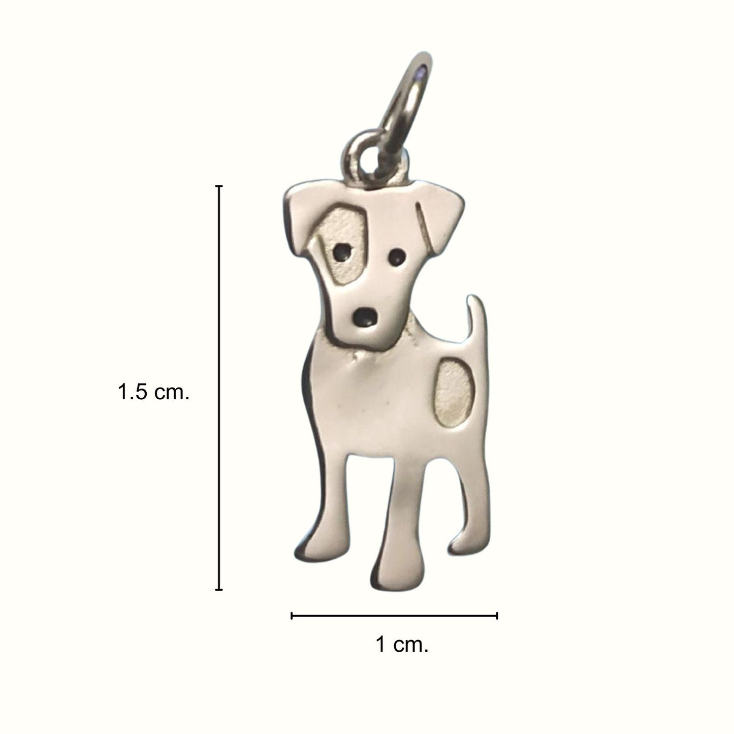 Infografía con las medidas del colgante de plata con forma de perro ratonero 1,5 x 1 cm.