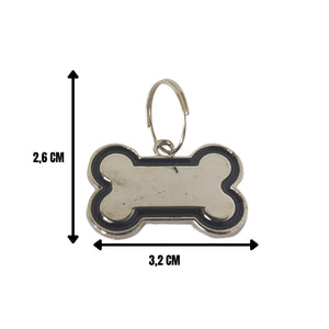 Infografía con las medidas del colgante para perro: 2,6 x 3,2 cm.
