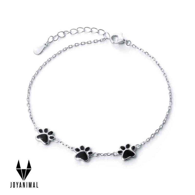 Joya de animal con huellas negras de perrito o gatito, sobre fondo blanco de PANDORA