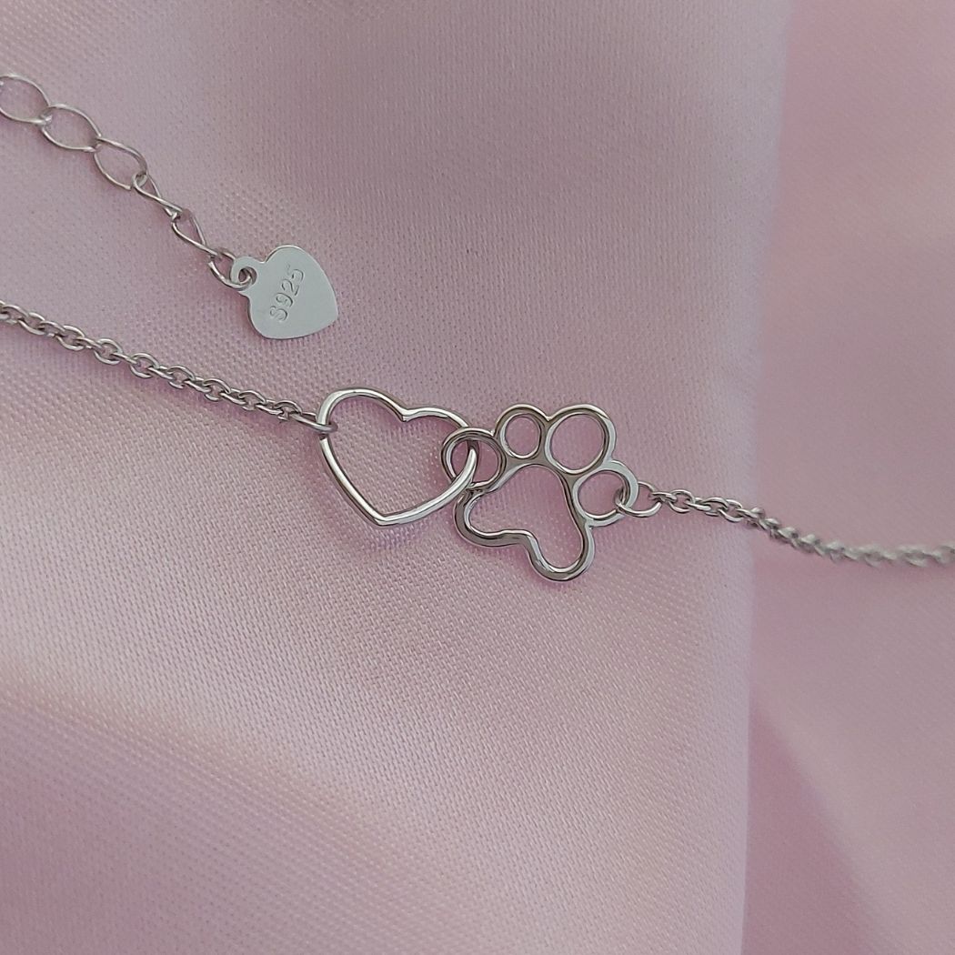 Pulsera de huella y corazón de plata sobre tela rosita de PANDORA