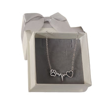 Gargantilla con huella de gato o perro y latidos de corazón en bonita caja de regalo blanca con un lazo del corte inglés