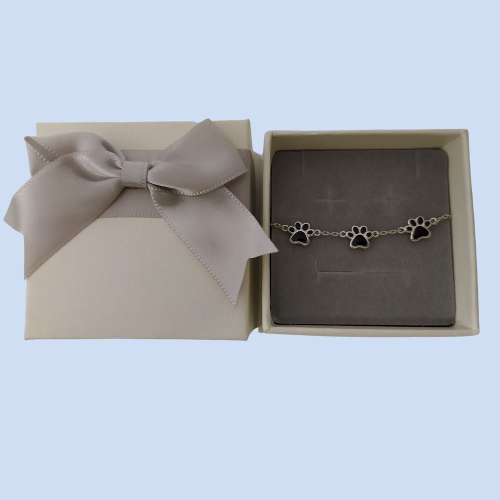 3 huellas negras en pulsera de plata para mujer dentro de su bonita caja de regalo de SINGULARU