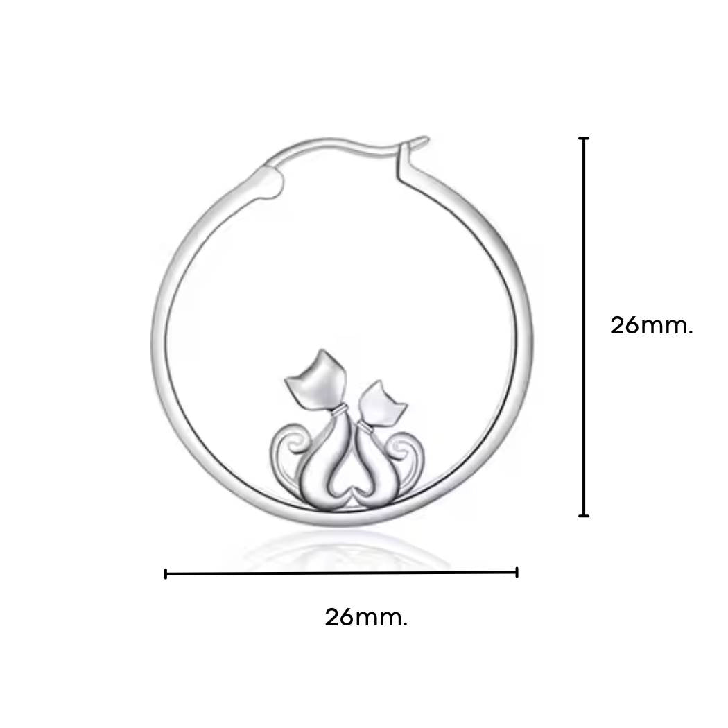 Medidas de aretes de plata con con 2 gatos 26 mm. de diámetro.