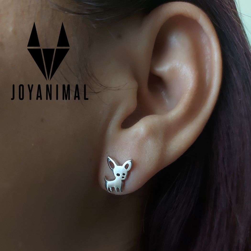 Pendientes de perro chihuahua en oreja de mujer PANDORA