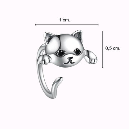 Infografía con pendiente de gatito de plata con las medidas 1 x 0.5cm.