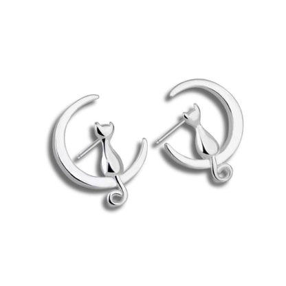 Pendientes para niña o mujer con forma de una luna con un gato de plata adentro. By Pandora
