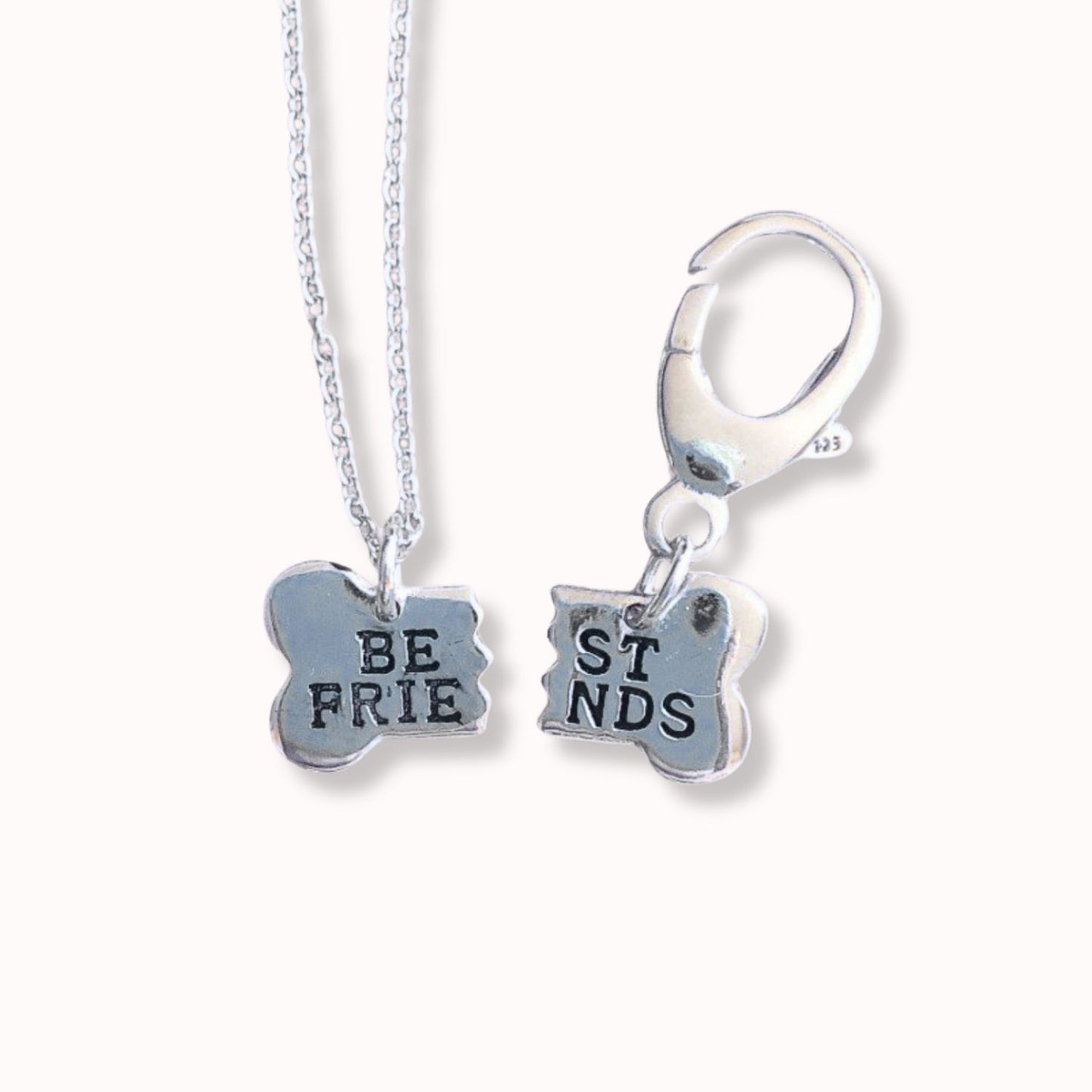 Collar best friends con 2 colgantes de medio hueso cada uno, para compartir con tu perrito de pandora