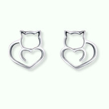 Brincos de animais com joia de coração de gato