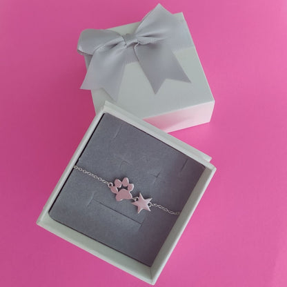 Pulsera de plata en caja de regalo para mujer, con detalle de huella de gato o perro y una estrella de 5 puntas de pandora